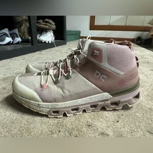 Women’s OnCloud Hiking Boots